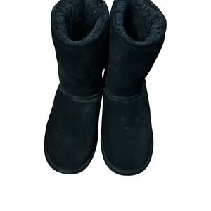Bearpaw short Emma black classic suede boots size 8 fuzzy